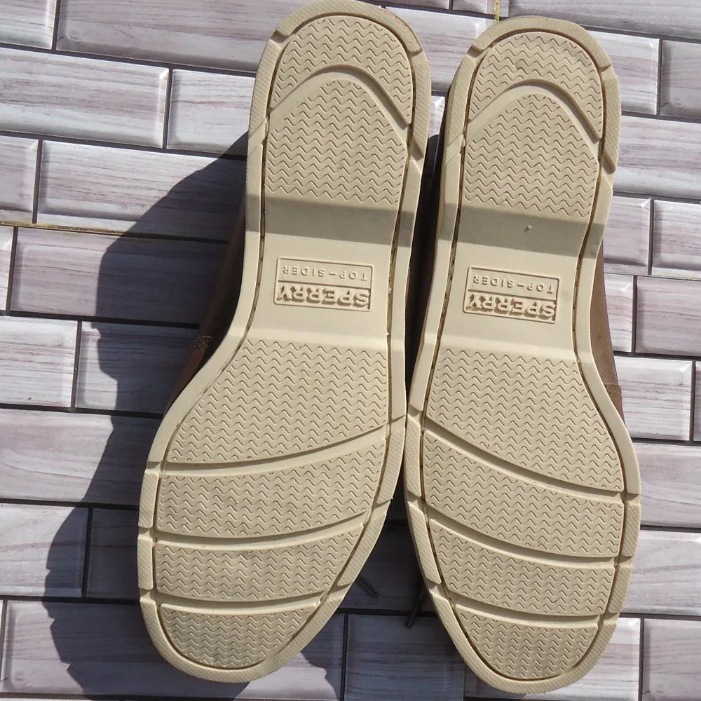 Sperry size 10